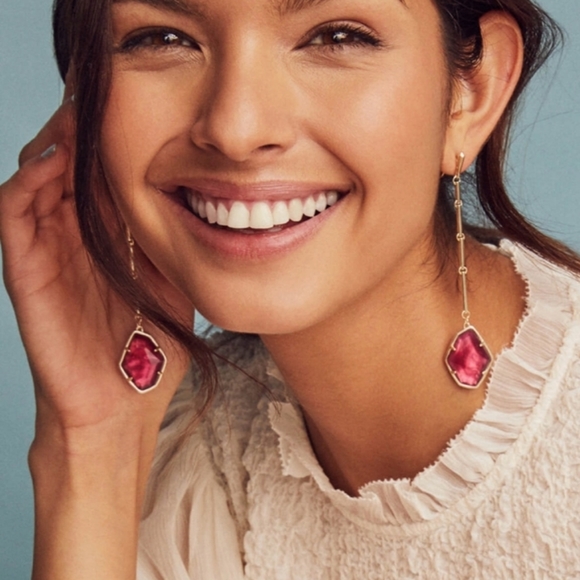 Kendra Scott Chairman Earrings in Berry Illusion - Picture 2 of 7